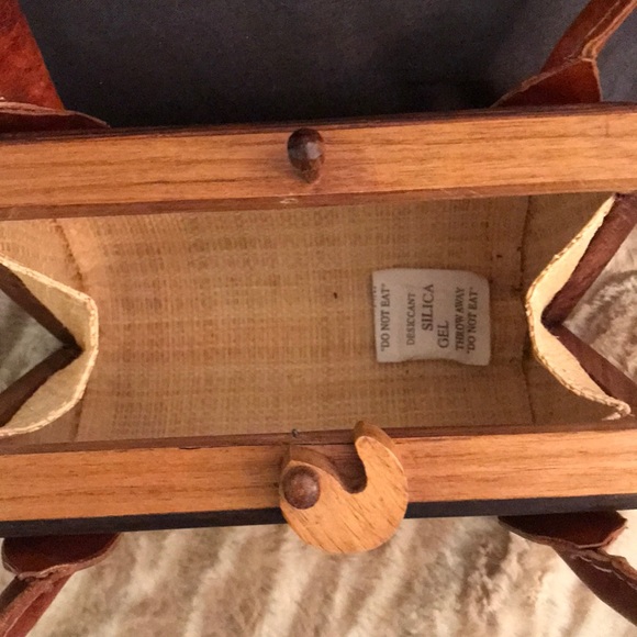 Handcrafted wooden bag with leather straps - Picture 6 of 6